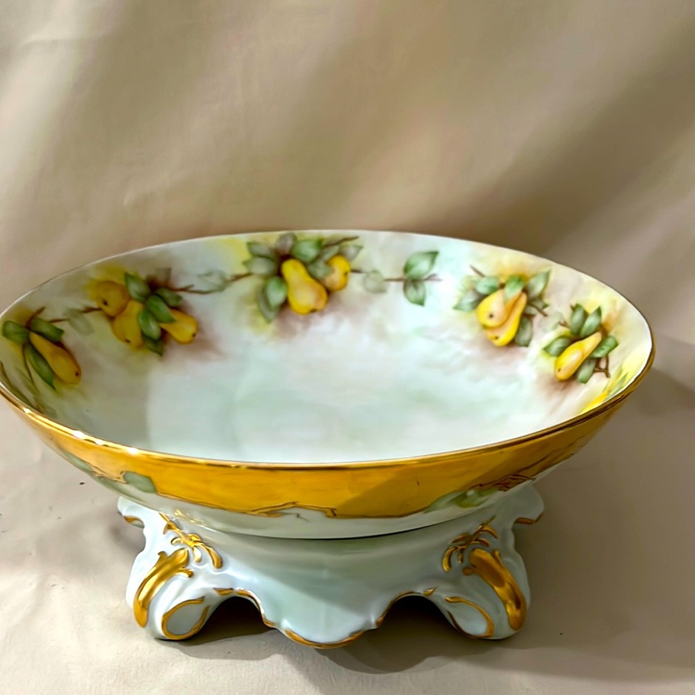 Porcelain Candy Bowl with gold trim Ann Taylor. Good condition. E1283